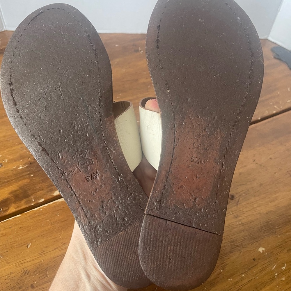Tory Burch Selby Flat Sandals Toe Ring Ivory Gold Size 5.5 Leather Well Worn - Picture 7 of 8
